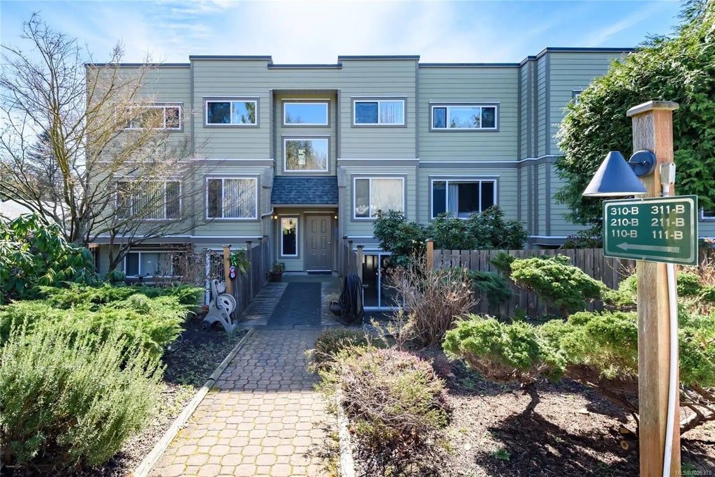 2250 Manor Pl 111, Comox