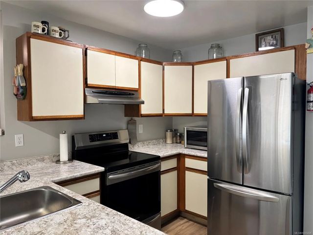 2 of 20 - 419 Donner Dr, Gold River, BC