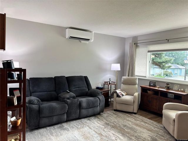 3 of 20 - 419 Donner Dr, Gold River, BC