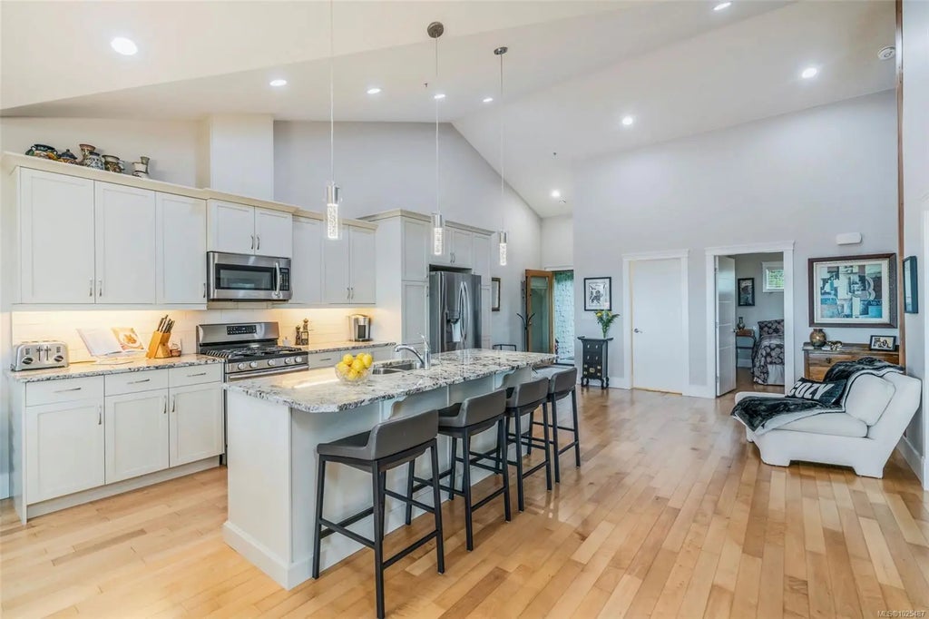 679 Terminal Ave 202, Nanaimo