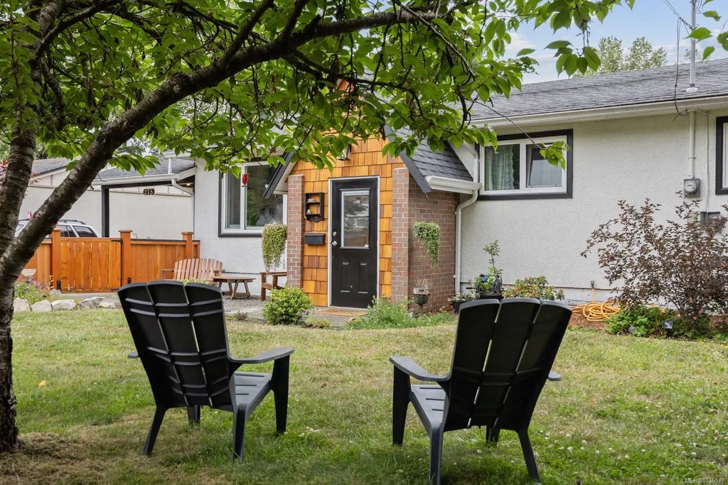 275 Centennial Dr, Courtenay