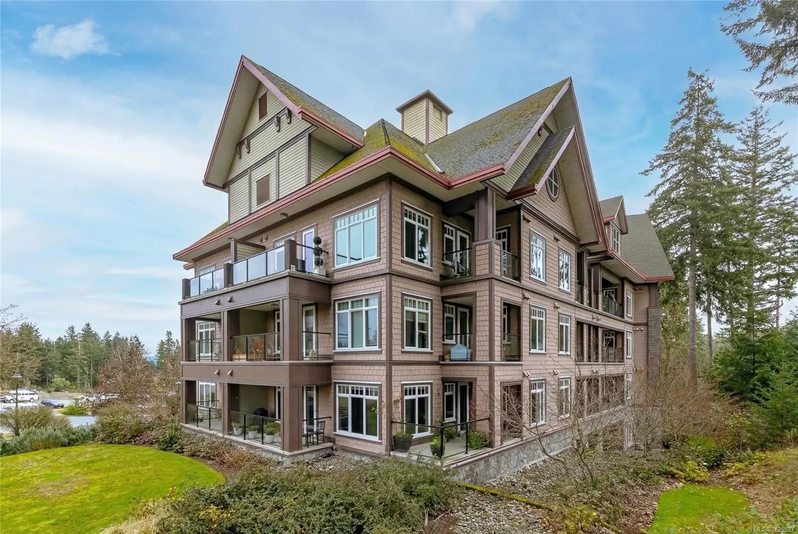 MLS #1025527 for Sale at 1395 Bear Mountain Pkwy 407, in the city of Langford, V9B 0E1