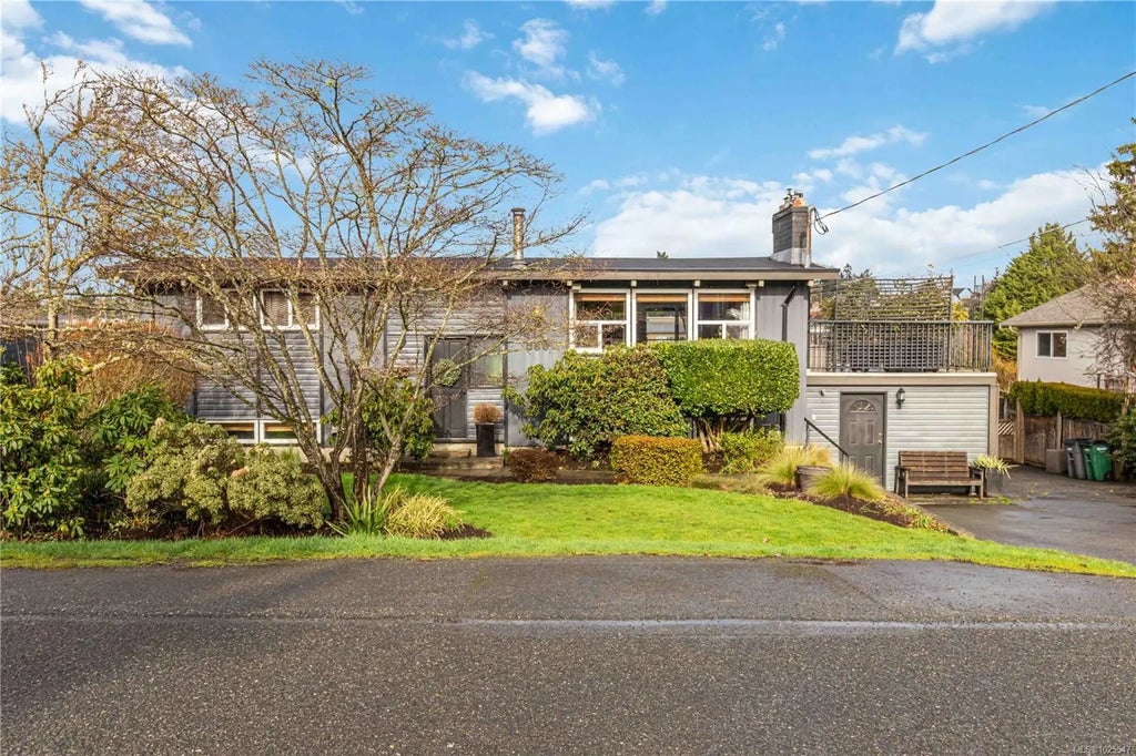 580 Baker St, Saanich