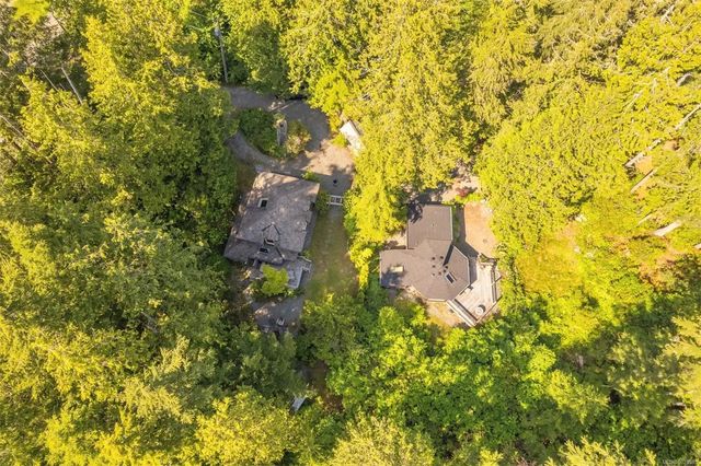 4 of 52 - 1076 Pacific Rim Hwy, Tofino, BC