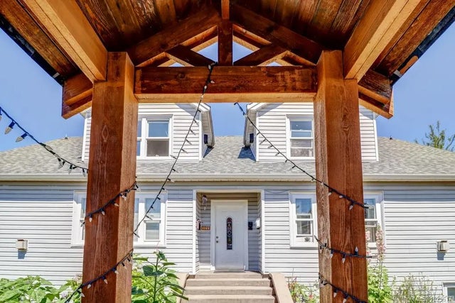 2 of 73 - 604 Kennedy St, Nanaimo, BC