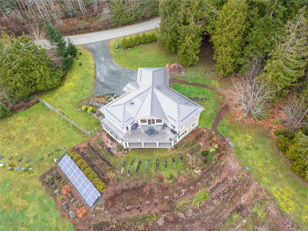 2580 Ingram Rd E, Ladysmith