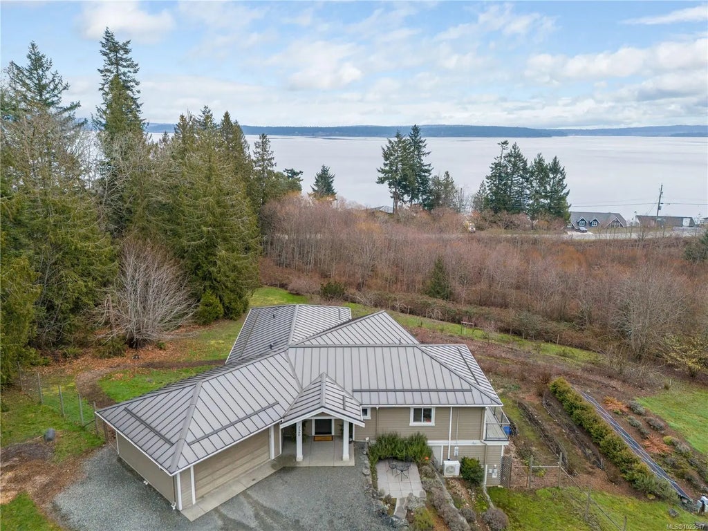 2580 Ingram Rd E, Ladysmith