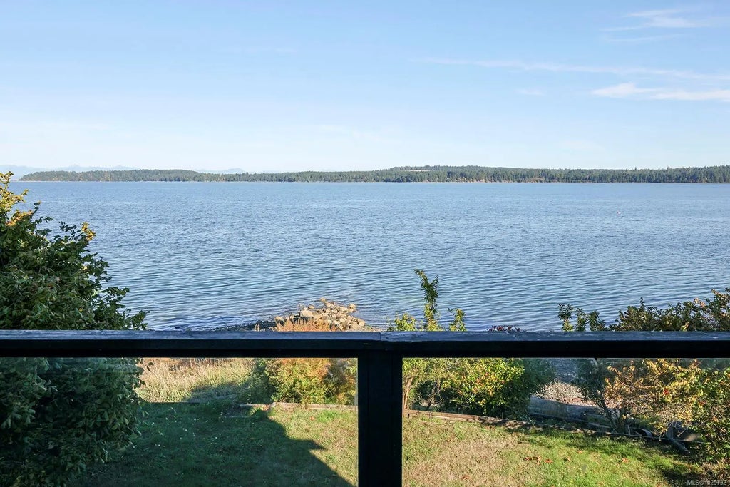 5650 Island Hwy S, Union Bay