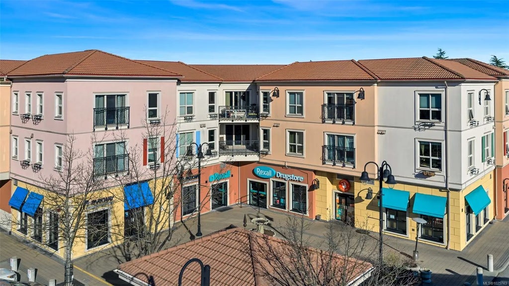 1642 Mckenzie Ave 210, Saanich