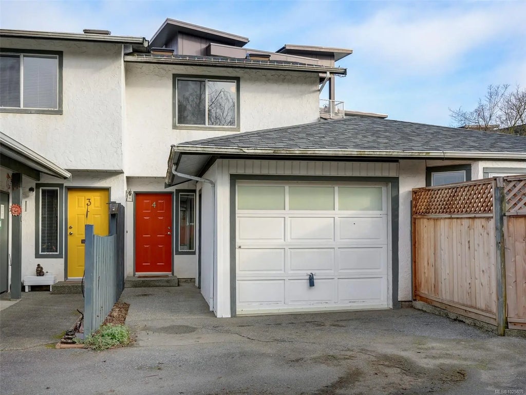 9923 Seventh St 4, Sidney