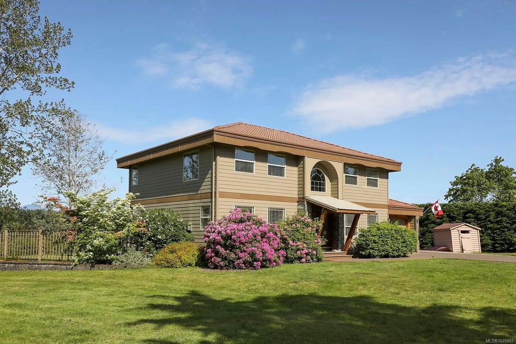 1675 Chester Pl, Comox