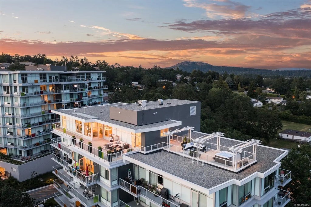 4009 Rainbow Hill Lane Ph902, Saanich