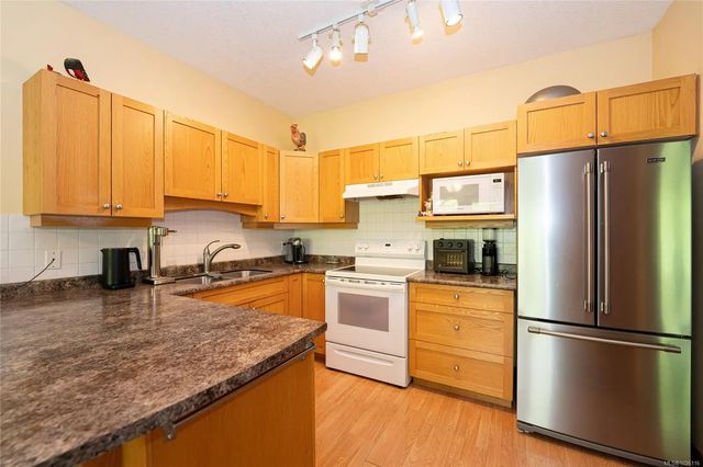 2 of 32 - 133 Corbett Rd 9, Salt Spring, BC