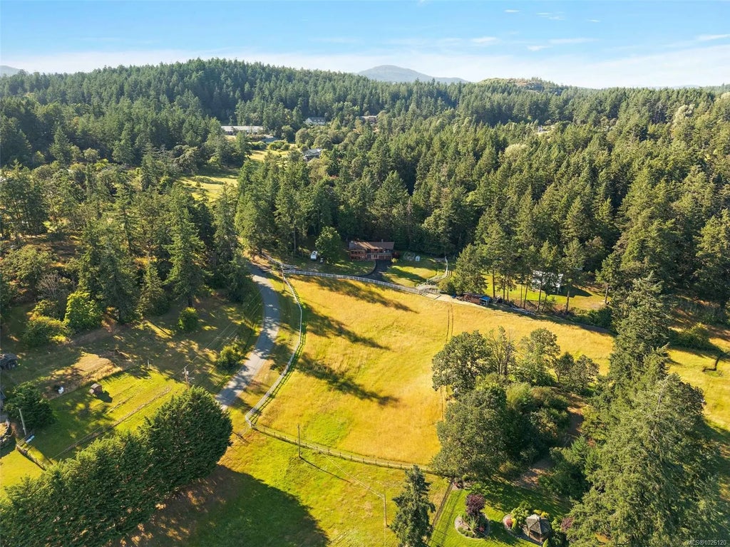 1649 Charlton Rd, Saanich