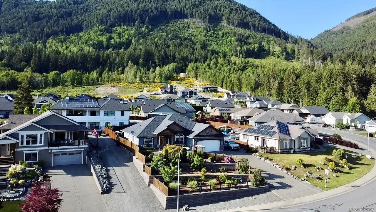 482 Mountain View Dr, in the city of Lake Cowichan Real Estate in BC by ,