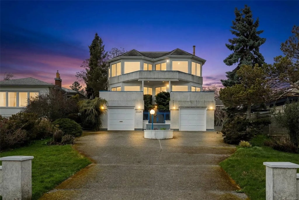 2524 Esplanade , Oak Bay