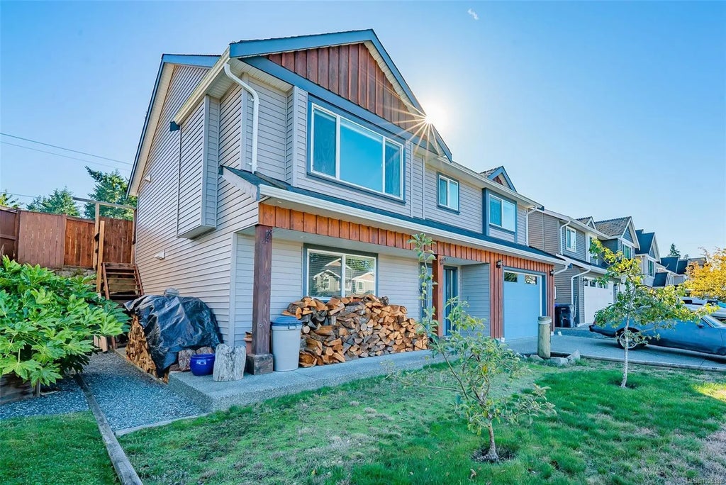 2174 Village Dr, Nanaimo