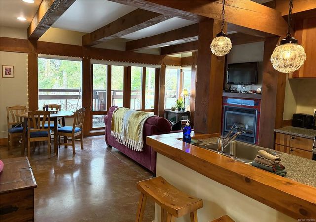 2 of 20 - 1645 Cedar Rd 206, Ucluelet, BC