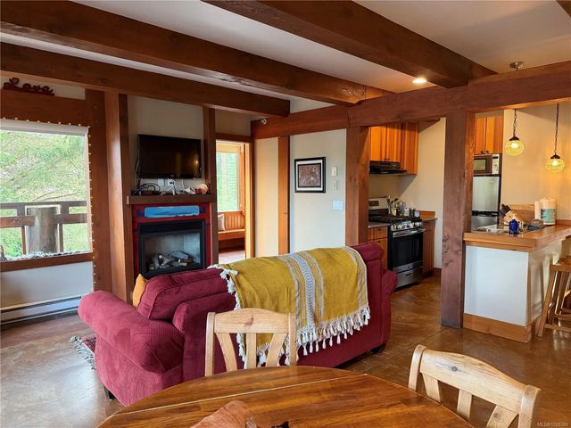 3 of 20 - 1645 Cedar Rd 206, Ucluelet, BC