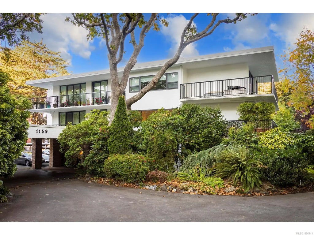 1159 Beach Dr 402, Oak Bay