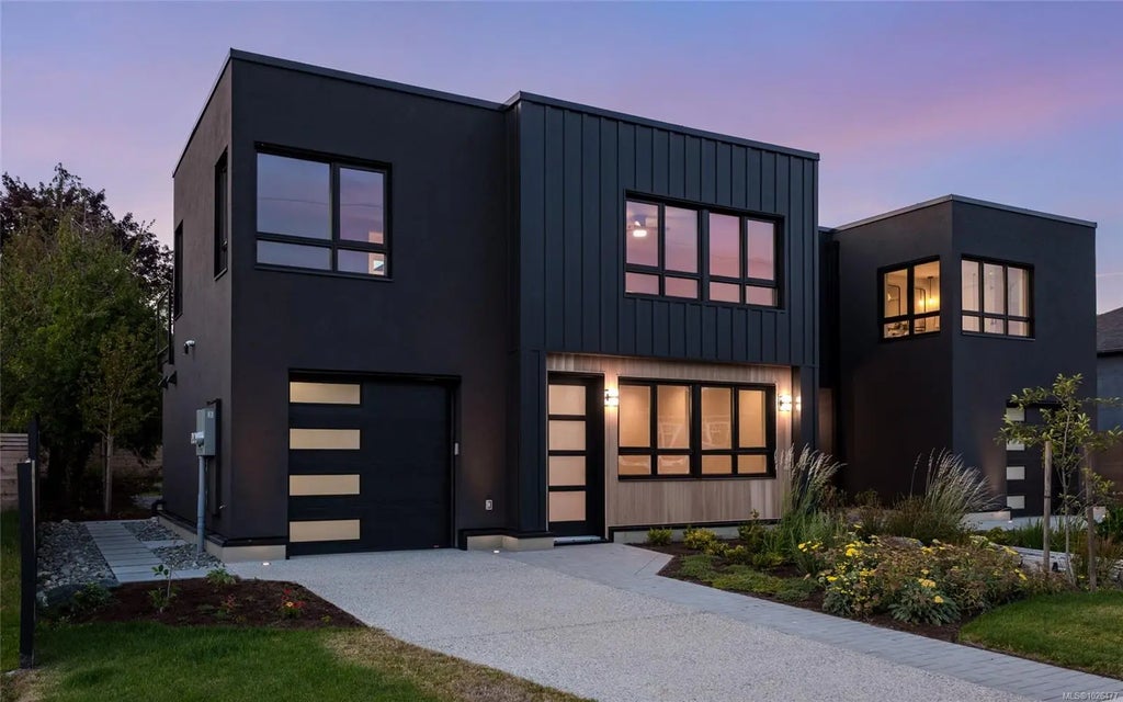 1970 Kings Rd, Saanich