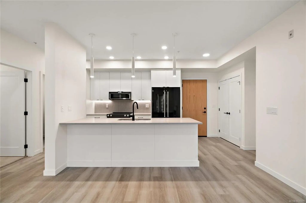 610 Lampson St 304, Esquimalt