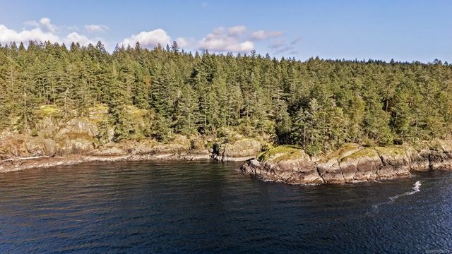 2 of 28 - 333 Main Rd, Lasqueti Island, BC