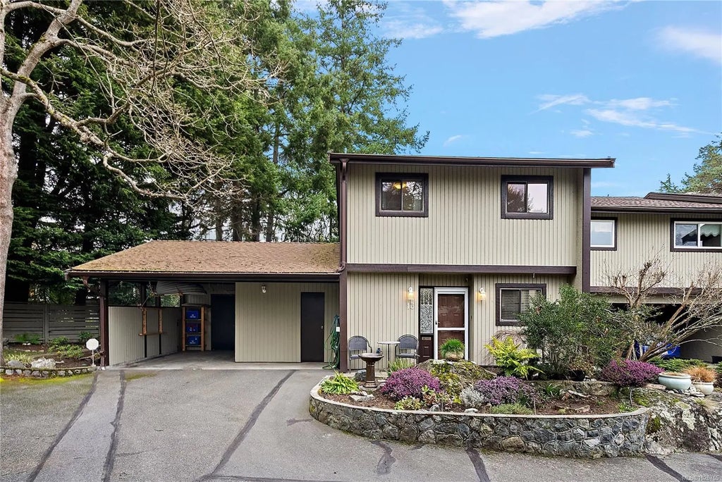 897 Admirals Rd 13, Esquimalt