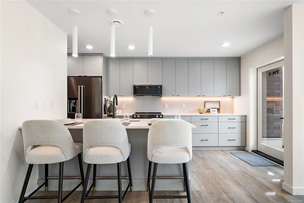 1102 Esquimalt Rd Th3, Esquimalt