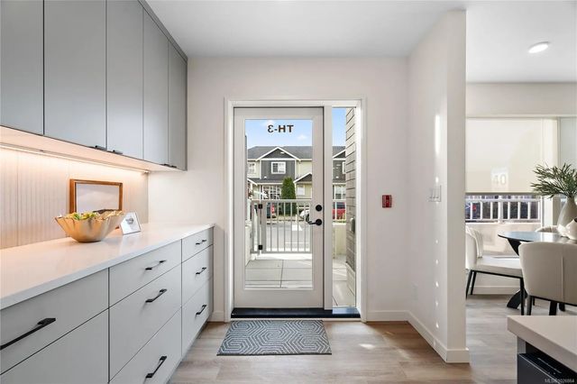 2 of 27 - 1102 Esquimalt Rd Th3, Esquimalt, BC