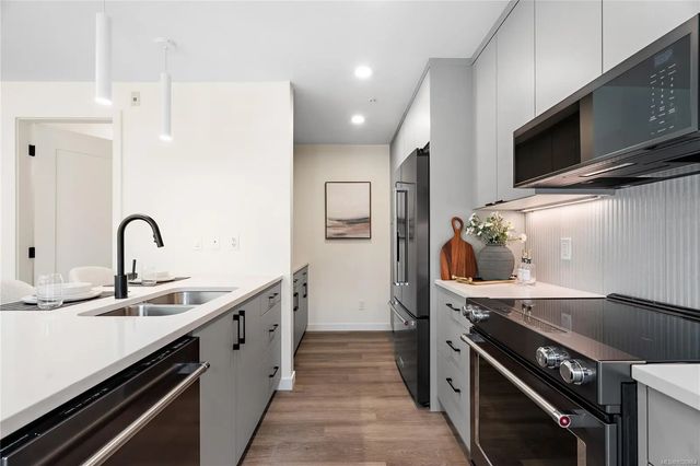 5 of 27 - 1102 Esquimalt Rd Th3, Esquimalt, BC