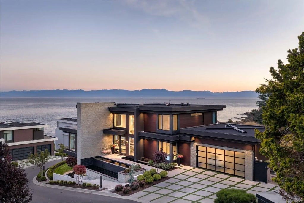 231 Hidden Pt, Oak Bay