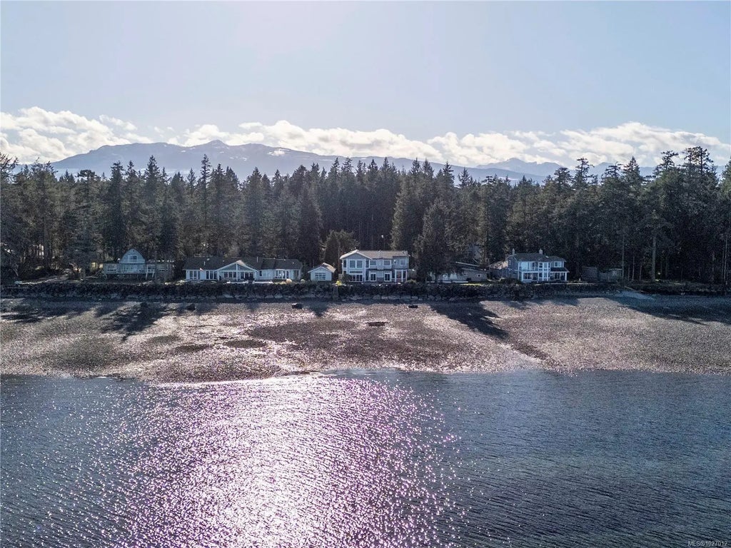 2270 Oyster Garden Rd, Campbell River