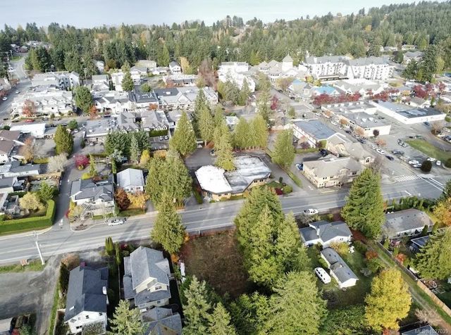 2 of 12 - 172 Fern Rd W, Qualicum Beach, BC