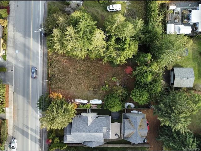 3 of 12 - 172 Fern Rd W, Qualicum Beach, BC