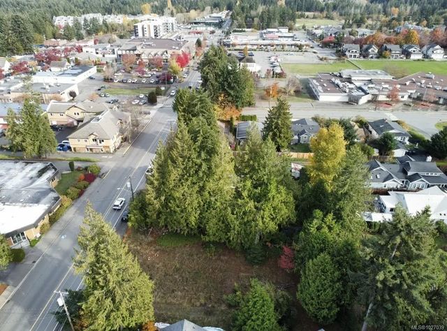 4 of 12 - 172 Fern Rd W, Qualicum Beach, BC