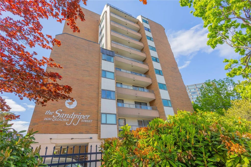 1630 Quadra St 1004, Victoria
