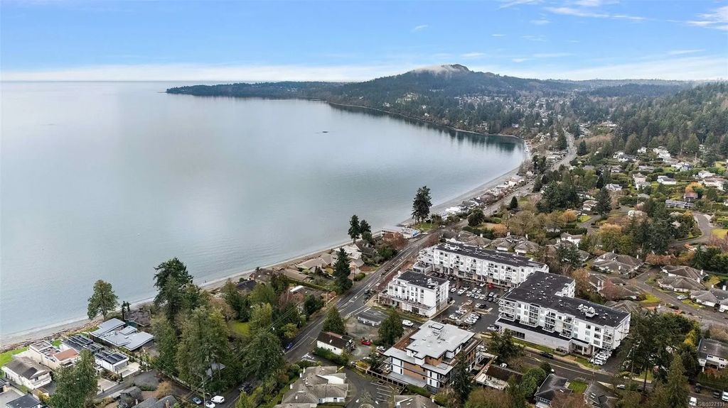 5120 Cordova Bay Rd 309, Saanich