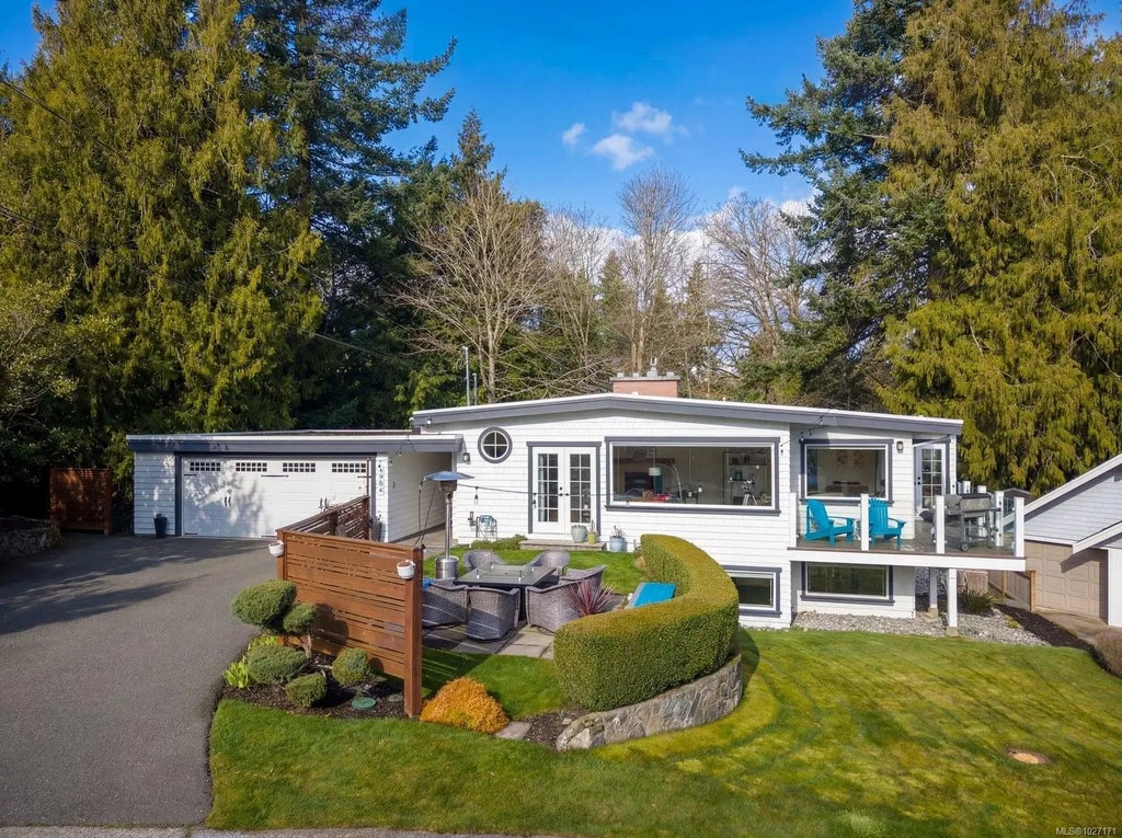 4984 Georgia Park Terr, Saanich