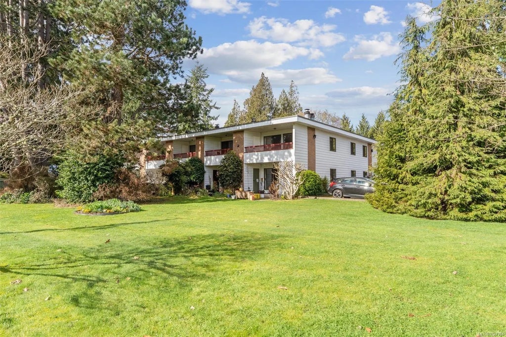 1956 Glenidle Rd 12, Sooke