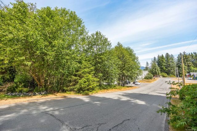 3 of 14 - 581 Macmillan Dr, Sayward, BC