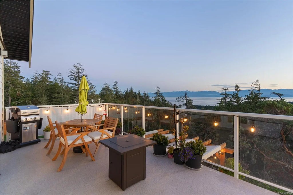 5280 East Sooke Rd D, Sooke