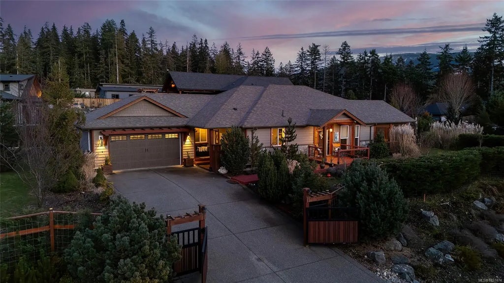 7284 Lakefront Dr, Lake Cowichan