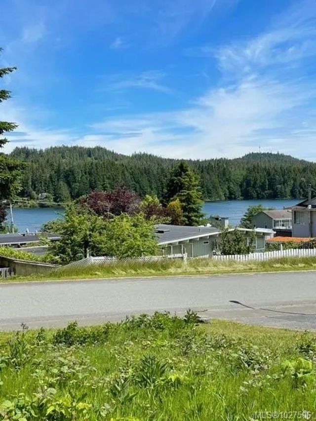 2 of 6 - 6110 Hunt St, Port Hardy, BC