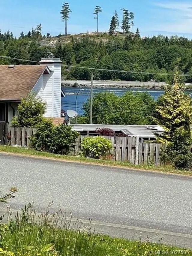 3 of 6 - 6110 Hunt St, Port Hardy, BC