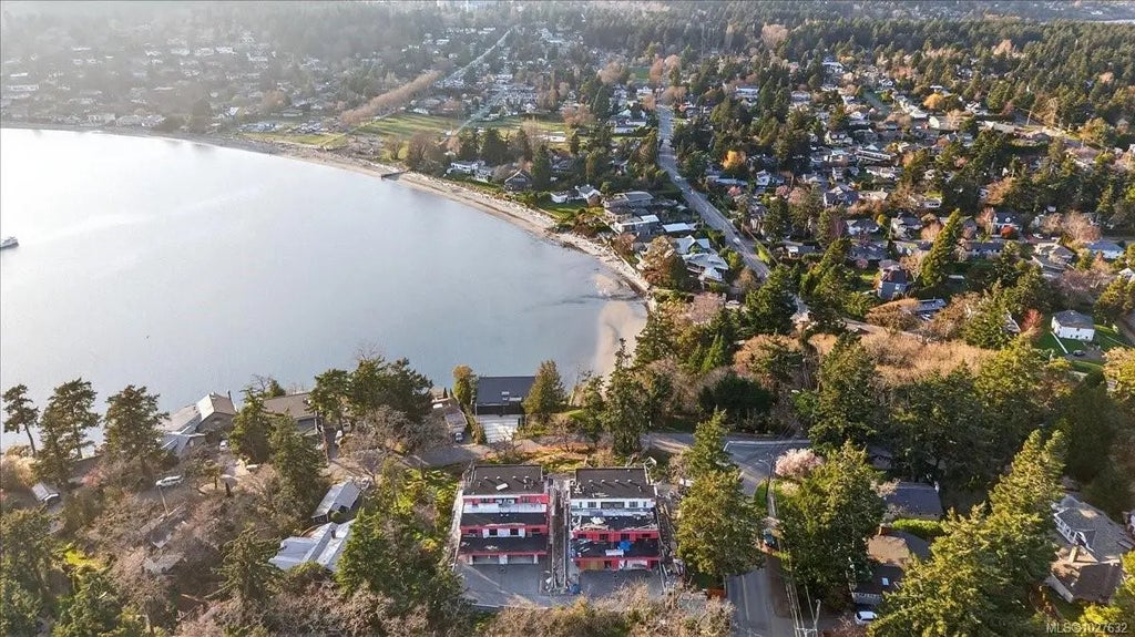 2737 Tudor Ave 2, Saanich