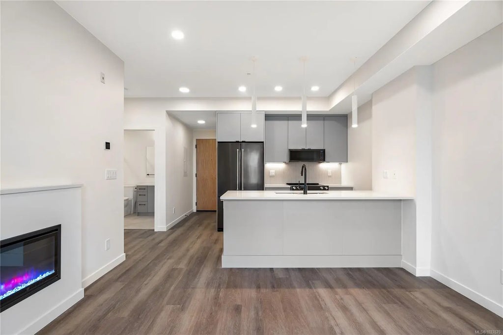 610 Lampson St 507, Esquimalt