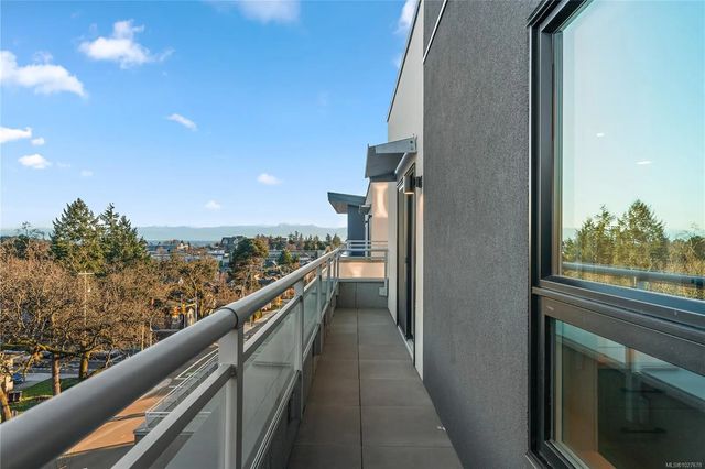 4 of 24 - 610 Lampson St 507, Esquimalt, BC