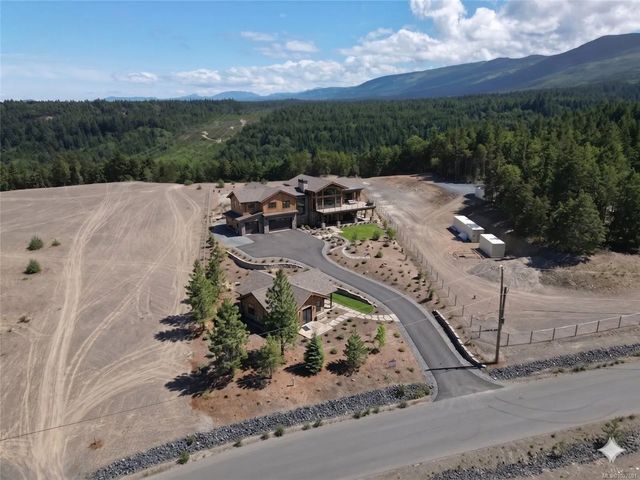 2 of 12 - 3 Ashling Rd, Qualicum Beach, BC