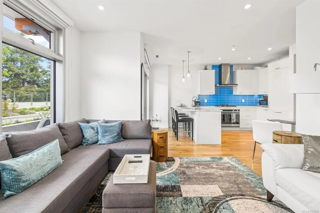 916 Lyall St 107, Esquimalt